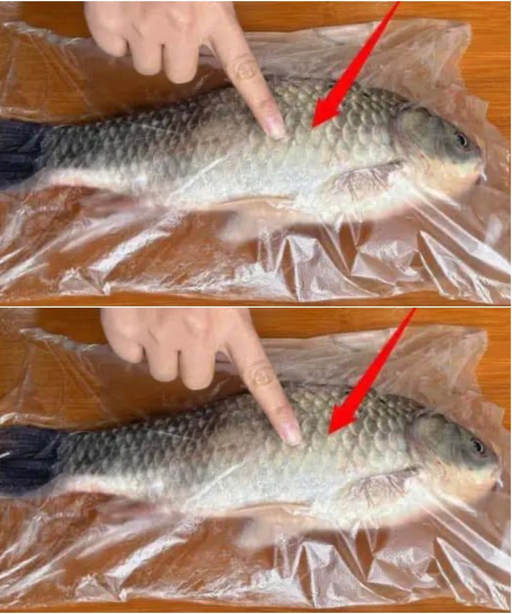 Το μόνο που χρειάζεστε για να αφαιρέσετε τα λέπια ψαριού είναι μια πλαστική σακούλα