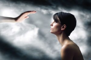 Μπορεί η Πίστη να μας Βοηθήσει να Θεραπεύσουμε από τα Συναισθηματικά Τραύματα;