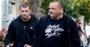 “Θα πεθάνει…”: Η άγνωστη τραγωδία του Δημήτρη Σκαρμούτσου! Ο θάνατος που ειχε χτύπησε την πόρτα του γιου του!