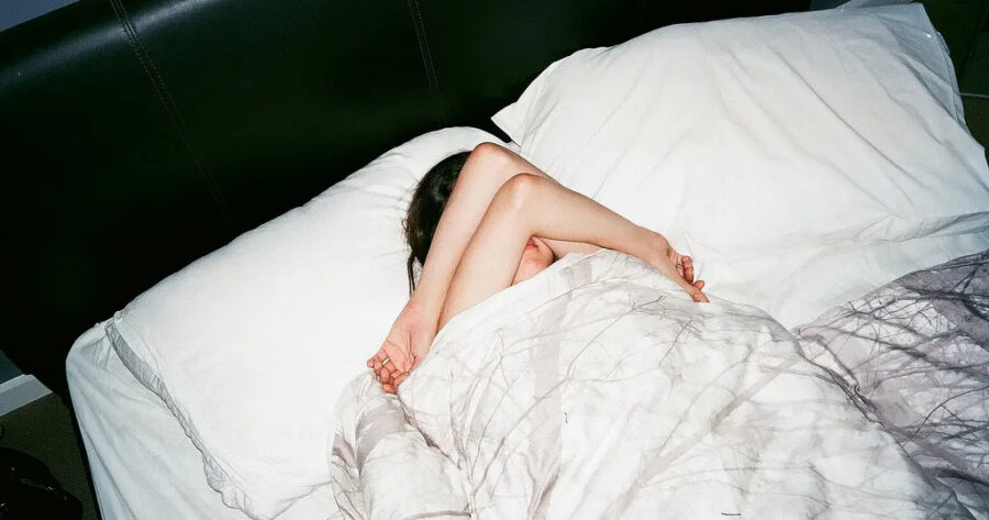 Ξυπνάς μεταξύ 3 και 5 το πρωί; Δες τι μπορεί να σημαίνει