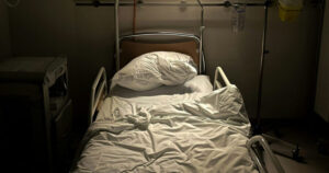 ΝΕΟ ΣΟΚ ΤΩΡΑ: ΝΕΚΡΑ ΔΥΟ ΑΔΕΡΦΑΚΙΑ 3 ΚΑΙ 6 ΧΡΟΝΩΝ ΑΠΟ ΤΡΟΦΙΚΗ ΔΗΛΗΤΗΡΙΑΣΗ – ΣΤΗ ΜΕΘ ΟΙ ΓΟΝΕΙΣ – ΤΟ ΦΑΓΗΤΟ ΠΟΥ ΕΦΑΓΑΝ