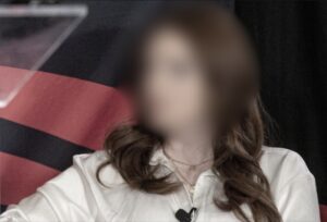 Συνελήφθη γνωστή δημοσιογράφος: «Θα σας τελειώσω» φώναζε στους αστυνομικούς – Τι συνέβη