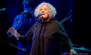 Πασίγνωστη Ελληνίδα τραγουδίστρια διαγνώστηκε με καρκίνο, ακυρώνει όλες τις προγραμματισμένες εμφανίσεις της