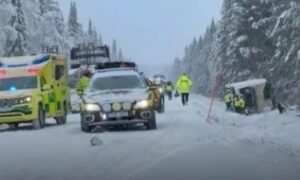 Συναγερμός σε ΕΚΑΒ και Πυροσβεστική: Λεωφορείο ανατράπηκε σε χαντάκι – 16 τραυματίες, οι 6 στο νοσοκομείο