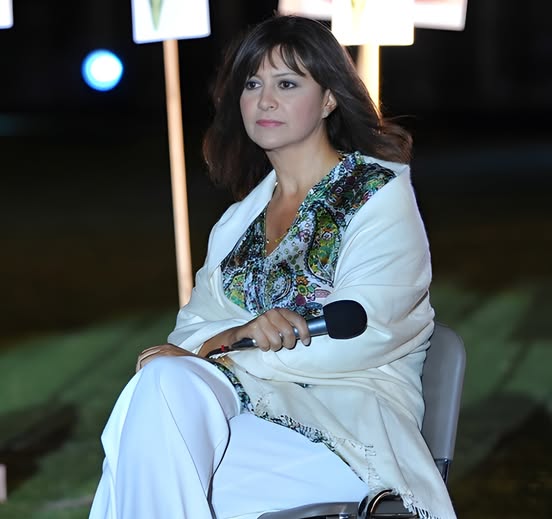 Θυμάστε την παρουσιάστρια Μαρία Χούκλη; Έτσι είναι σήμερα και για αυτό το λόγο εξαφανίστηκε