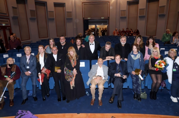 Ηθοποιάρα Έλληνας θρύλος στα 95 του χρόνια έκανε χτες σπάνια εμφάνιση