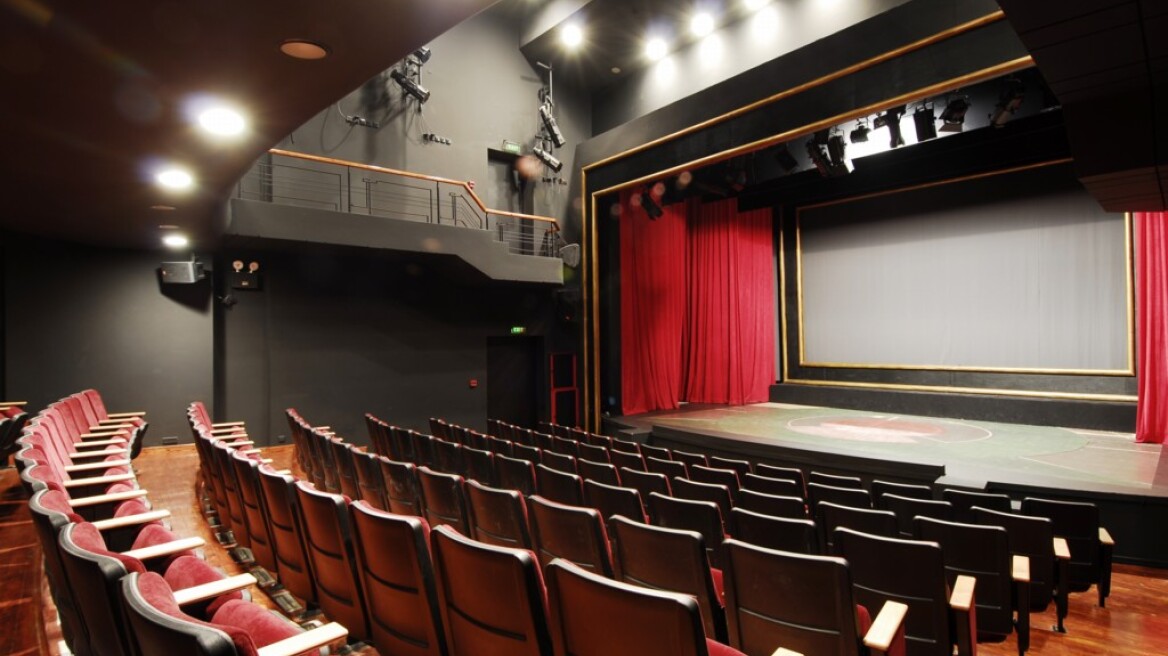 Ακυρώνονται οι παραστάσεις στο θέατρο Άλμα: Έπεσαν από τη σκηνή