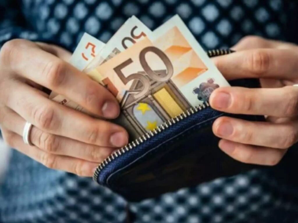 Νέο έκτακτο επίδομα τα Χριστούγεννα: Ποιοι είναι οι δικαιούχοι