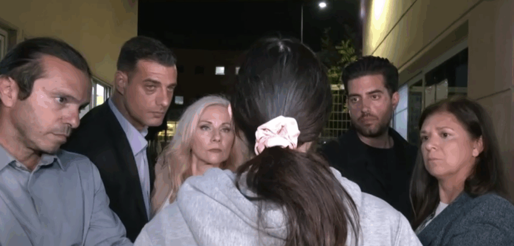 Κάνω έκκληση στις γυναίκες της άλλης οικογένειας, να ζήσουν τα παιδιά μας, λέει η σύζυγος του 29χρονου που παραδόθηκε για τη συμπλοκή στα Βορίζια