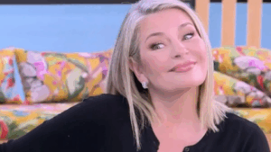 Έκανε γνωστή την εγκυμοσύνη στον «αέρα» του Super Κατερίνα