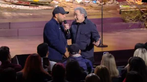 Αλ Τσαντίρι Νιούζ: Συγκινητικές στιγμές στην σκηνή με τον Πάνο Ρούτσι και τον Λάκη Λαζόπουλο – «Μου στερήσαν το παιδί μου και θα παλέψω μέχρι τέλους»