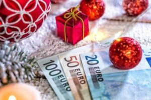 Νέο επίδομα Χριστουγέννων 400 ευρώ: Ποιοι είναι οι δικαιούχοι