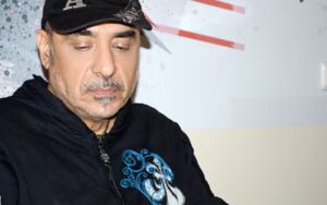 Ο Νότης Σφακιανάκης βρίσκεται σε τεράστιο σοκ μετά τον θάνατο της γυναίκας του (βίντεο)