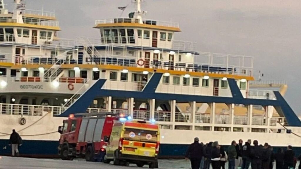 Συναγερμός στη Σαλαμίνα: Αυτοκίνητο έπεσε στη θάλασσα – Νεκρή η 65χρονη οδηγός