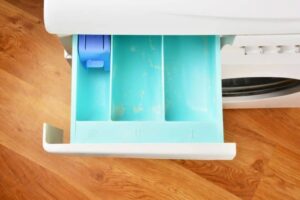 Σήμερα έμαθα ότι το συρτάρι απορρυπαντικού στο πλυντήριο χρησιμοποιείται έτσι. Ωστε για αυτό τα ρούχα δεν βγαίνουν αρκετά καθαρά