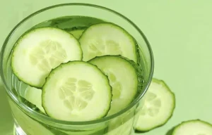 Αν πίνετε νερό με αγγούρι κάθε πρωί, να τι θα συμβεί στο σώμα σας
