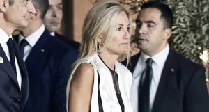 H Μαρέβα τους τάπωσε όλους: Η αποστομωτική απάντηση της για το φόρεμα σφουγγαρίστρα-χαρτί υγείας που προκάλεσε σάλο