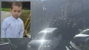 Έκλαψε η Παναγία σήμερα: Σπαραγμός στην κηδεία του 3χρονου Ανδρέα -Γονάτισαν όλοι στις σπαρακτικές κραυγές της μάνας