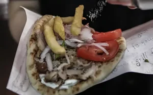 Έρχονται δύσκολα – Δεν φαντάζεστε πόσο λένε ότι θα πάει το σουβλάκι