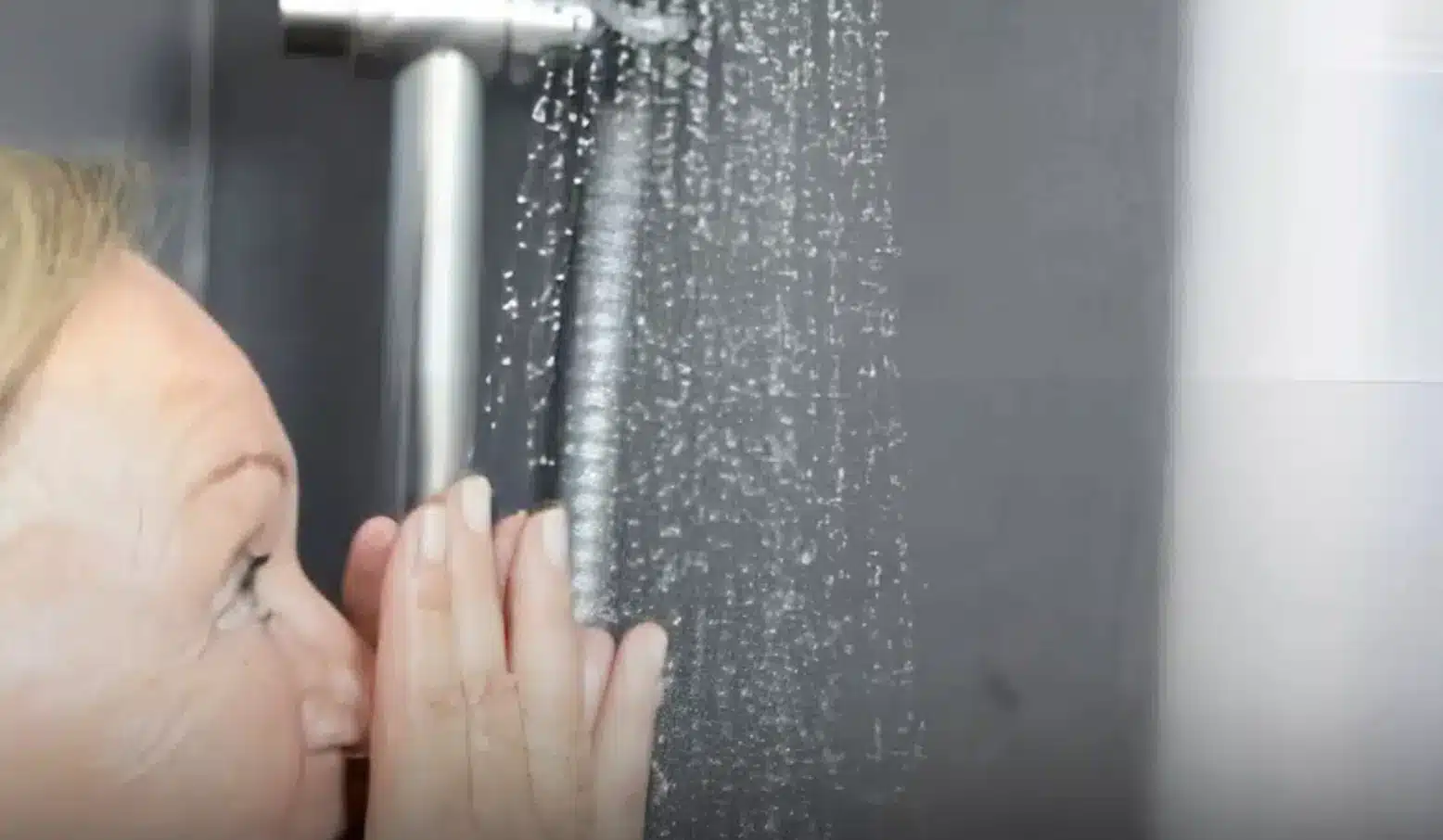 Πόσο συχνά πρέπει να κάνετε μπάνιο μετά τα 65 (και γιατί το να πλένεστε συχνά μπορεί να είναι επικίνδυνο)