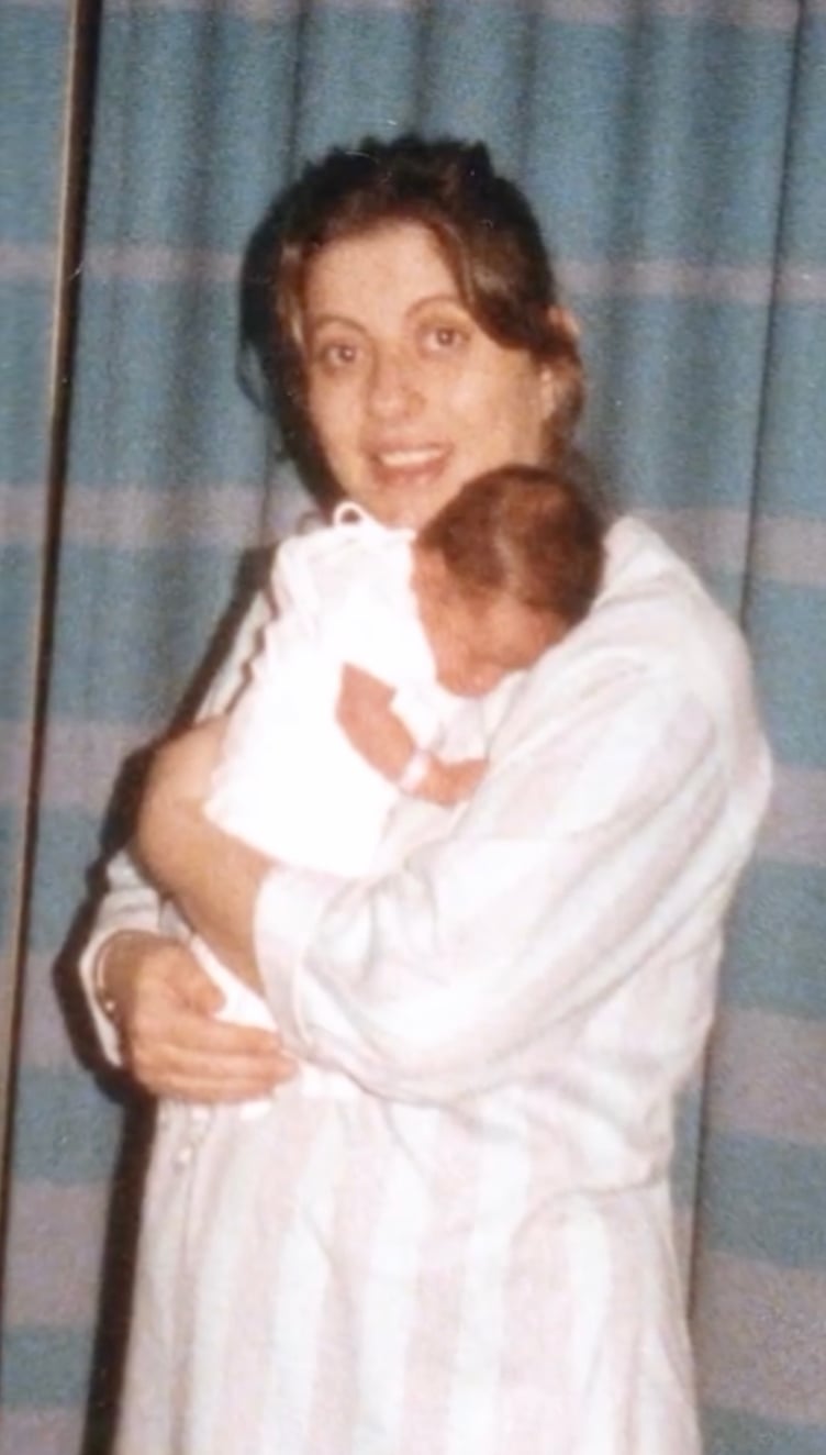 Άντζελα Δημητρίου: Οι σπάνιες εικόνες με την κόρη της, Όλγα Κιουρτσάκη σε μικρή ηλικία και οι ευχές για τα γενέθλιά της