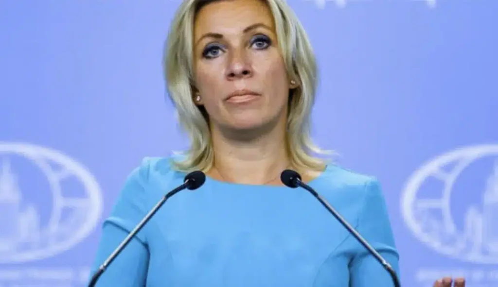 Πρόκληση από τη Ζαχάροβα: «Η Ρωσία θα απαντήσει κατάλληλα στην απόφαση της Ελλάδας για κοινή παραγωγή drones με την Ουκρανία»