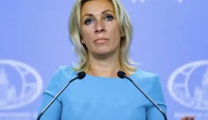 Πρόκληση από τη Ζαχάροβα: «Η Ρωσία θα απαντήσει κατάλληλα στην απόφαση της Ελλάδας για κοινή παραγωγή drones με την Ουκρανία»