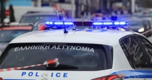 Στο Auτoφωpo γνωστός Έλληνας μουσικός – ΣOK ποιος είναι