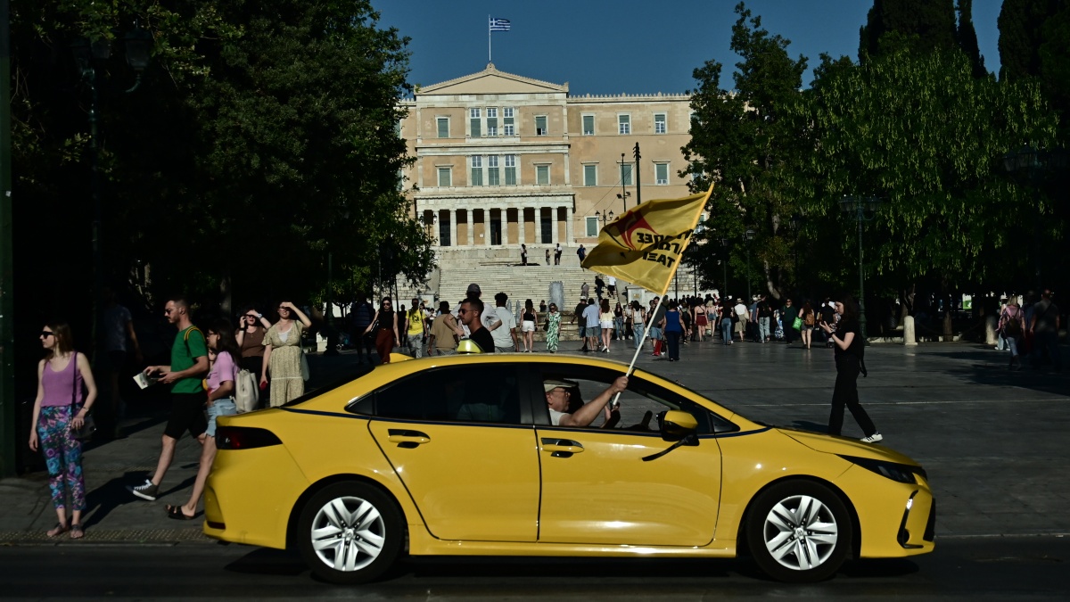 Σε 48ωρη πανελλαδική απεργία τα ταξί: Οι ημερομηνίες και τα αιτήματα