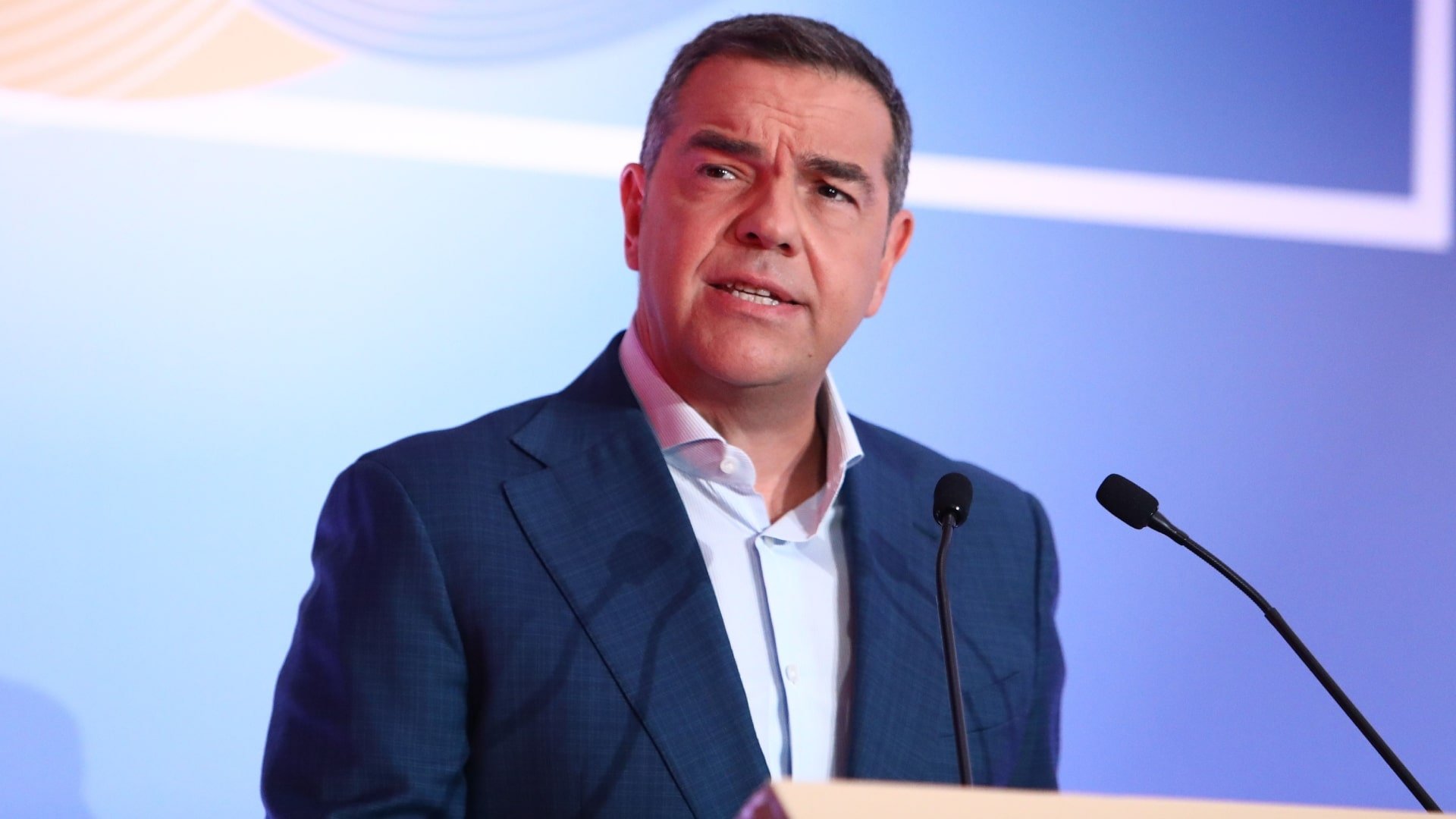 Ο Αλέξης Τσίπρας επιστρέφει για να ξανασώσει την Ελλάδα