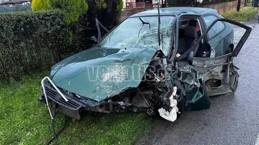 Θρήνος ανήμερα Χριστουγέννων για 22χρονο που σκοτώθηκε σε τροχαίο – Διαλυμένο το αυτοκίνητο που οδηγούσε