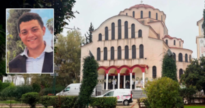 Θρήνος και οδύνη στην κηδεία του 24χρονου Σωτήρη που σκοτώθηκε στη Λούτσα: Τραγική φιγούρα η μητέρα του, όλοι κοιτούσαν το στεφάνι του πρωθυπουργού