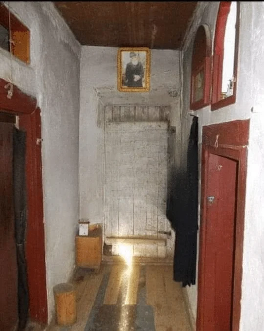 Το αγıασμένο κελί του Αγίου Παϊσίου στον Τίμιο Σταυρό