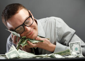 Με τον σύντροφό μου είμαστε 2 χρόνια μαζί και δεν βάζει το χέρι στην τσέπη. Είναι τσιγγούνης, τι να κάνω;