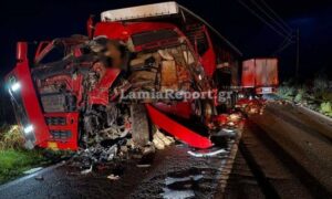 Σοκαριστικό τροχαίο πριν από λίγο – Συγκρούστηκαν δύο νταλίκες και ένα ΙΧ