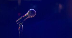 Αποκάλυψη για τον γνωστό τραγουδιστή: ΔΕΝ είναι αυτός που νομίζουμε όλοι