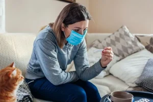 Προσοχή: «Μυστηριώδης ιός του λαιμού» σαρώνει τον πλανήτη – Τα συμπτώματα που πρέπει να προσέξετε