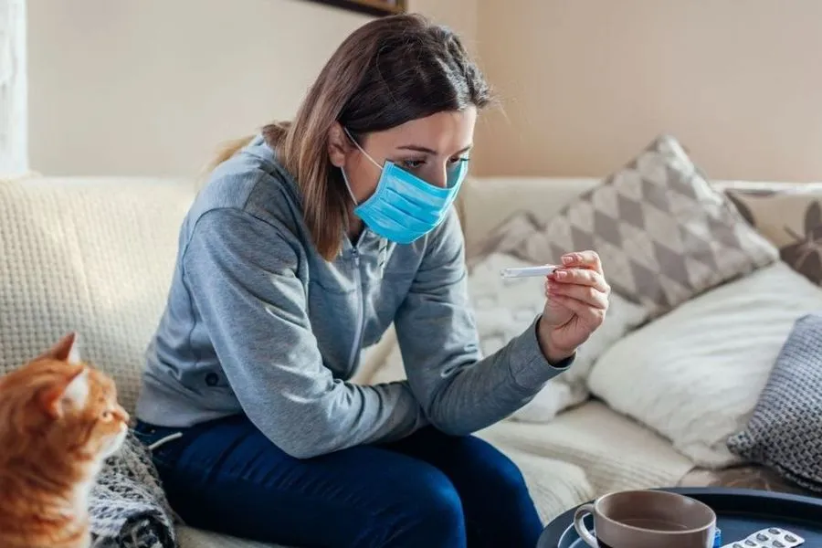 Προσοχή: «Μυστηριώδης ιός του λαιμού» σαρώνει τον πλανήτη – Τα συμπτώματα που πρέπει να προσέξετε