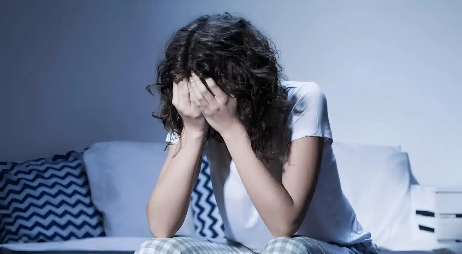 Γιατί ξυπνάτε μέσα στη νύχτα και πώς να το διορθώσετε