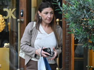 Έλενα Παπαρίζου: Η πρώτη δημόσια εμφάνιση μετά την περιπέτεια υγείας της