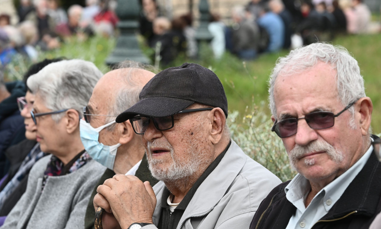 ΕΚΤΑΚΤΟ - Μπαίνουν λεφτά σήμερα στους συνταξιούχους - Ποιοι πληρώνονται, τι ώρα στα ATM τα χρήματα