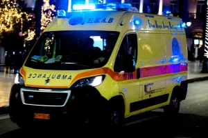 ΕΚΤΑΚΤΟ : Αεροσκάφος έκανε αναγκαστική προσγείωση και συνετρίβη στη μέση του δρόμου