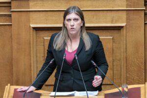 ΤΟ ΑΠΟΦΑΣΙΣΕ ΜΕΣ ΣΤΑ ΧΡΙΣΤΟΥΓΕΝΝΑ: ΚΙΝΗΣΗ ΜΑΤ ΑΠΟ ΖΩΗ ΚΩΝΣΤΑΝΤΟΠΟΥΛΟΥ