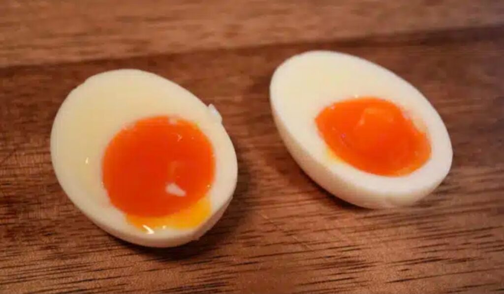 Οι γιατροί αποκαλύπτουν ότι η κατανάλωση βραστών αυγών το πρωί μπορεί να κάνει την καρδιά σας να γίνει