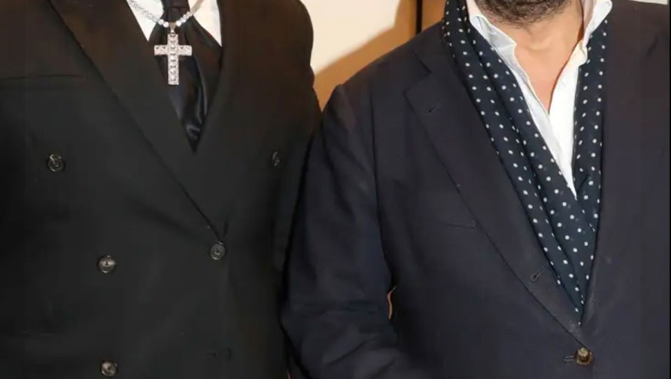 ΒΟΜΒΑ ΤΩΡΑ - ΧΩΡΙΣΕ ΤΟ ΠΙΟ ΔΙΑΣΗΜΟ ΖΕΥΓΑΡΙ ΓΚΕΙ ΣΤΗΝ ΕΛΛΑΔΑ