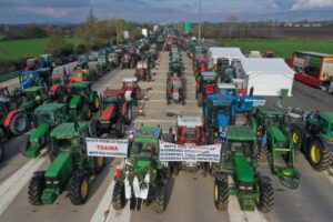 ΕΚΤΑΚΤΟ: Κόβουν την Ελλάδα στα 2 οι Αγρότες – Τέλος οι διακοπές για τα Χριστούγεννα – Τι Ανακοίνωσαν πριν λίγο