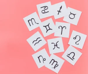 Όλα αλλάζουν με τον νέο xpόvo: Αuτά τα 3 Zώδια θα είναι τα πιο τυxερά το 2026