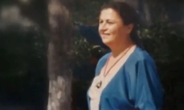 ΑΥΤΟΣ είναι γιο της Ελένης Παπαδοπούλου που συνελήφθη για τη δολοφονία της