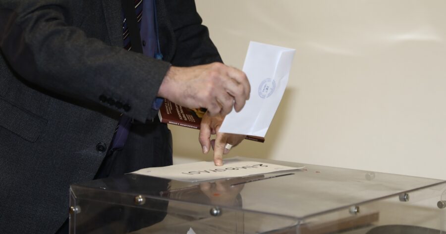 ΕΚΛΟΓΕΣ: ΤΙ ΒΓΗΚΕ Ο ΘΕΜΗΣ ΣΟΦΟΣ – ΣΤΟ ΠΛΕΥΡΟ ΤΟΥ Η ΣΤΑΜΑΤΙΝΑ ΤΣΙΜΤΣΙΛΗ