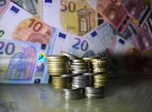 Δώρο Χριστουγέννων 2025: Ξεκινούν οι πληρωμές, πώς να το υπολογίσετε